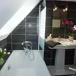 Maison D'hotes Les Belles De Mai Oda ve Kahvaltı Pontorson