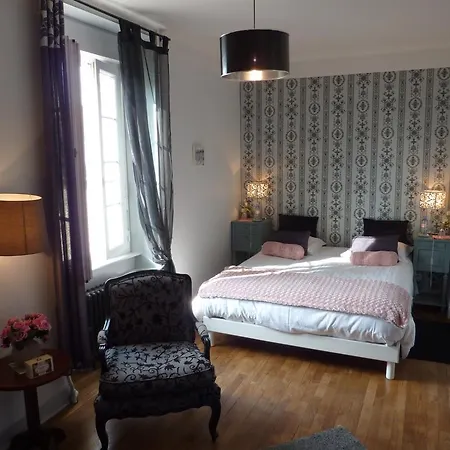 Les Belles De Mai 住宿加早餐酒店 蓬托尔松