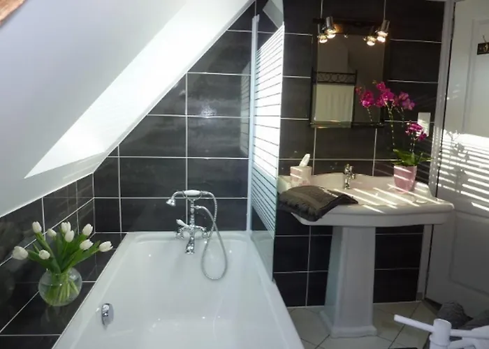 Les Belles De Mai Bed & Breakfast Pontorson