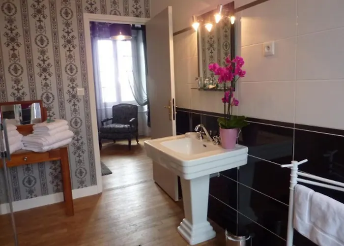 Bed & Breakfast Les Belles De Mai Pontorson